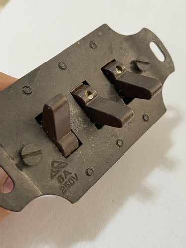 Antigo Interruptor Triplo Em Baquelite