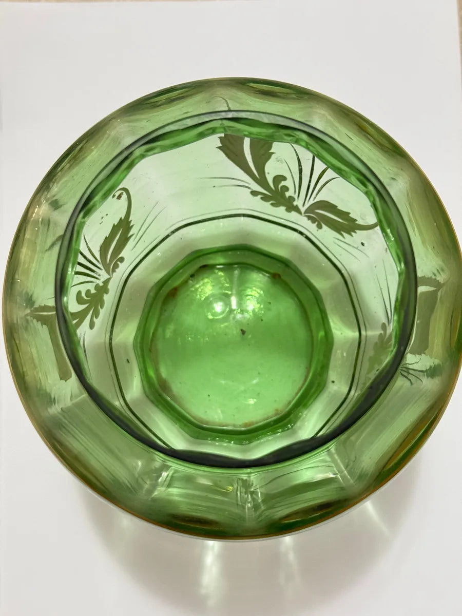 Vaso Antigo Em Vidro Verde Com Detalhes Dourados Verde