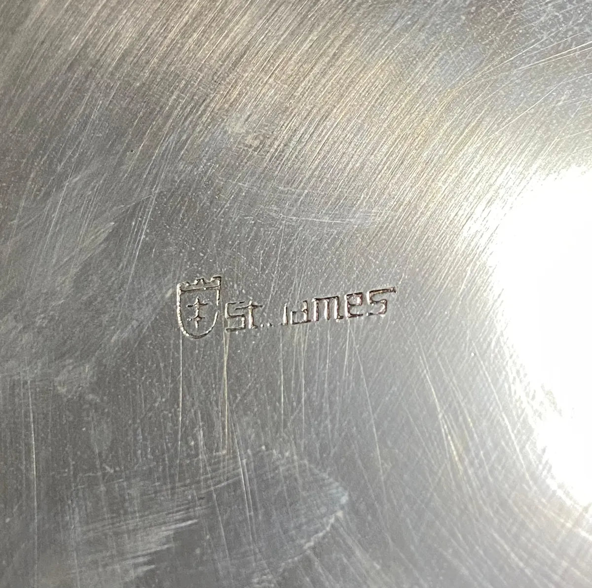 Antigo Descanso De Garrafa St. James Em Metal Prateado