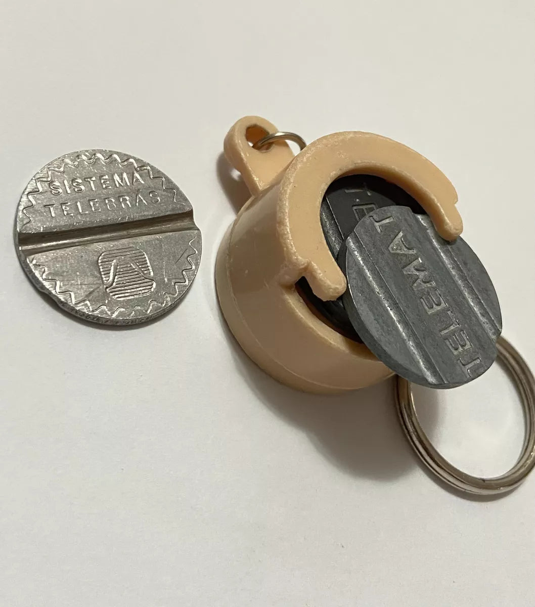 Chaveiro Antigo Porta Fichas Telefônicas Com Fichas Bege