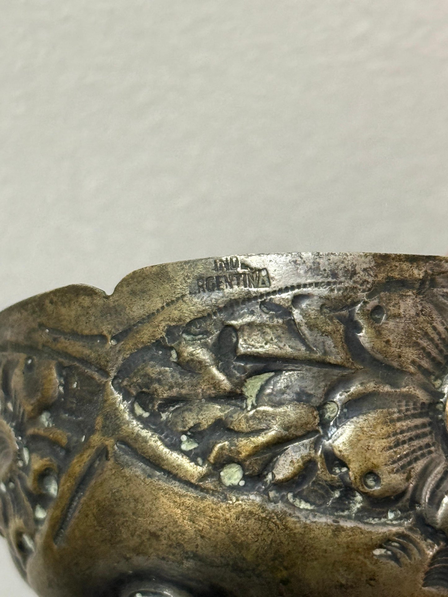 Antiga Tigela Artesanal Com Flores E Detalhes Dourados