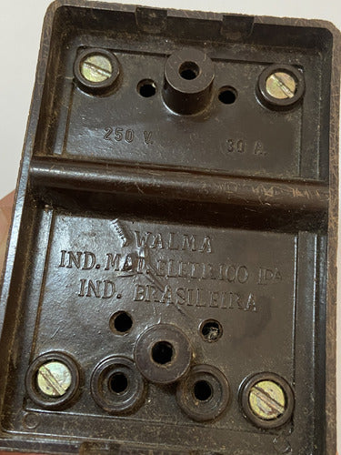 Interruptor De Luz Antigo De Parede Retangular em Baquelite