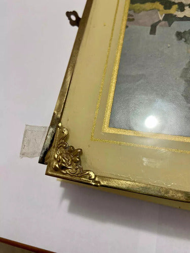 Antiga Caixa Porta Joias De Madeira Com Detalhes Dourados