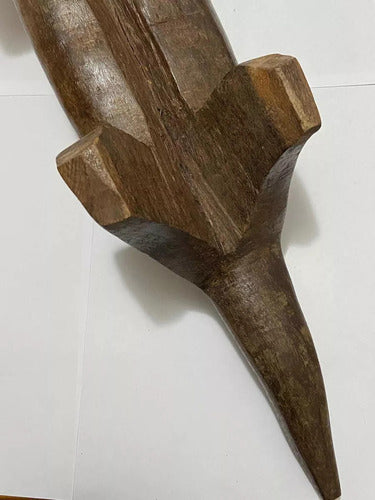 Escultura antiga Banquinho artesanal indígena em madeira