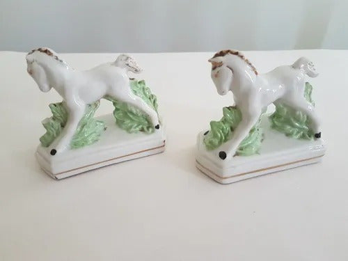 Par De Esculturas Antigas De Cavalinhos Em Porcelana