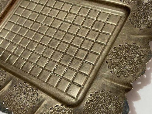 Bandeja Antiga De Metal Com Desenhos Retangular Cor Prata