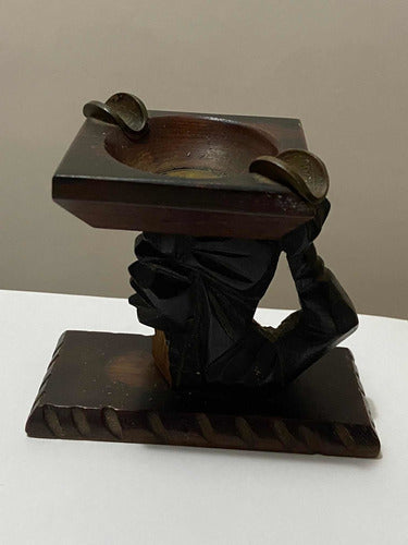 Antigo Colar Com Moeda E Escultura Madeira Nobre