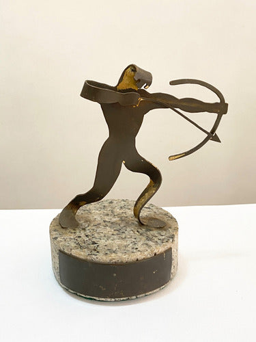 Escultura Antiga Guerreiro Arco E Flecha Metal E Granito
