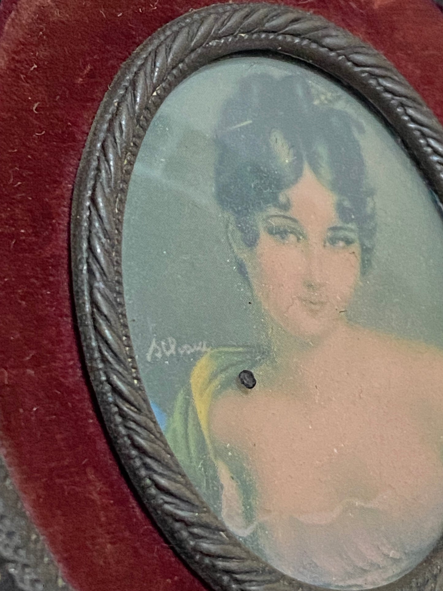 Quadro Oval Antigo Busto Feminino Europeu Assinado