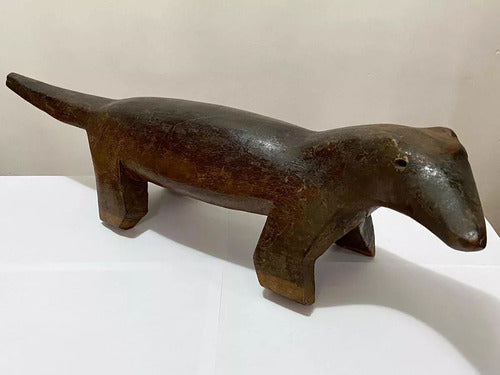 Escultura antiga Banquinho artesanal indígena em madeira