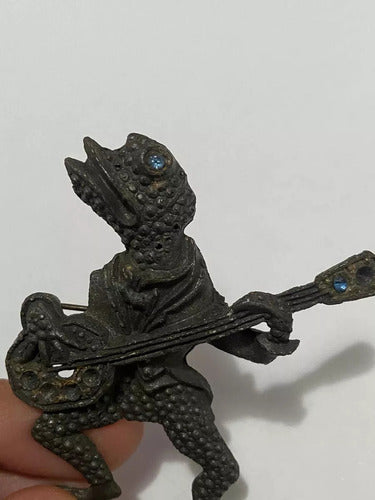 Broche Antigo Sapo Guitarra Com Pedra Azul Cor Prata