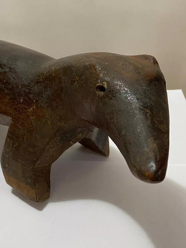 Escultura antiga Banquinho artesanal indígena em madeira