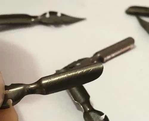 Caixa Com Penas Metálicas Antigas Para Caligrafia