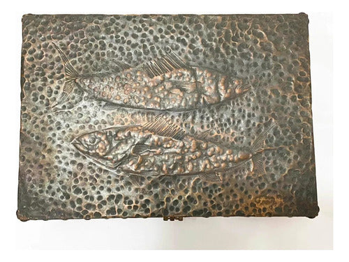 Caixa Antiga Cobre Repuxado Com Detalhe Peixes - Assinada