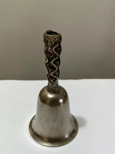 Sino Antigo Em Metal Prata Com Cabo Decorado E Pedras