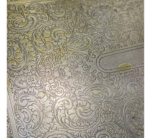 Antiga Bandeja com detalhes ornamentais relevo floral