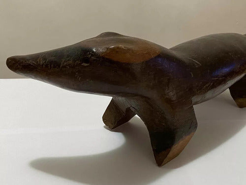 Escultura antiga Banquinho artesanal indígena em madeira