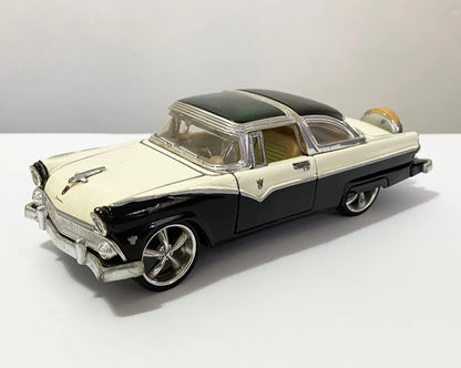 Antiga Miniatura Ford Fairlane Crown Victoria 1955 1:24 Branco
