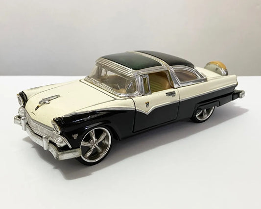 Antiga Miniatura Ford Fairlane Crown Victoria 1955 1:24 Branco