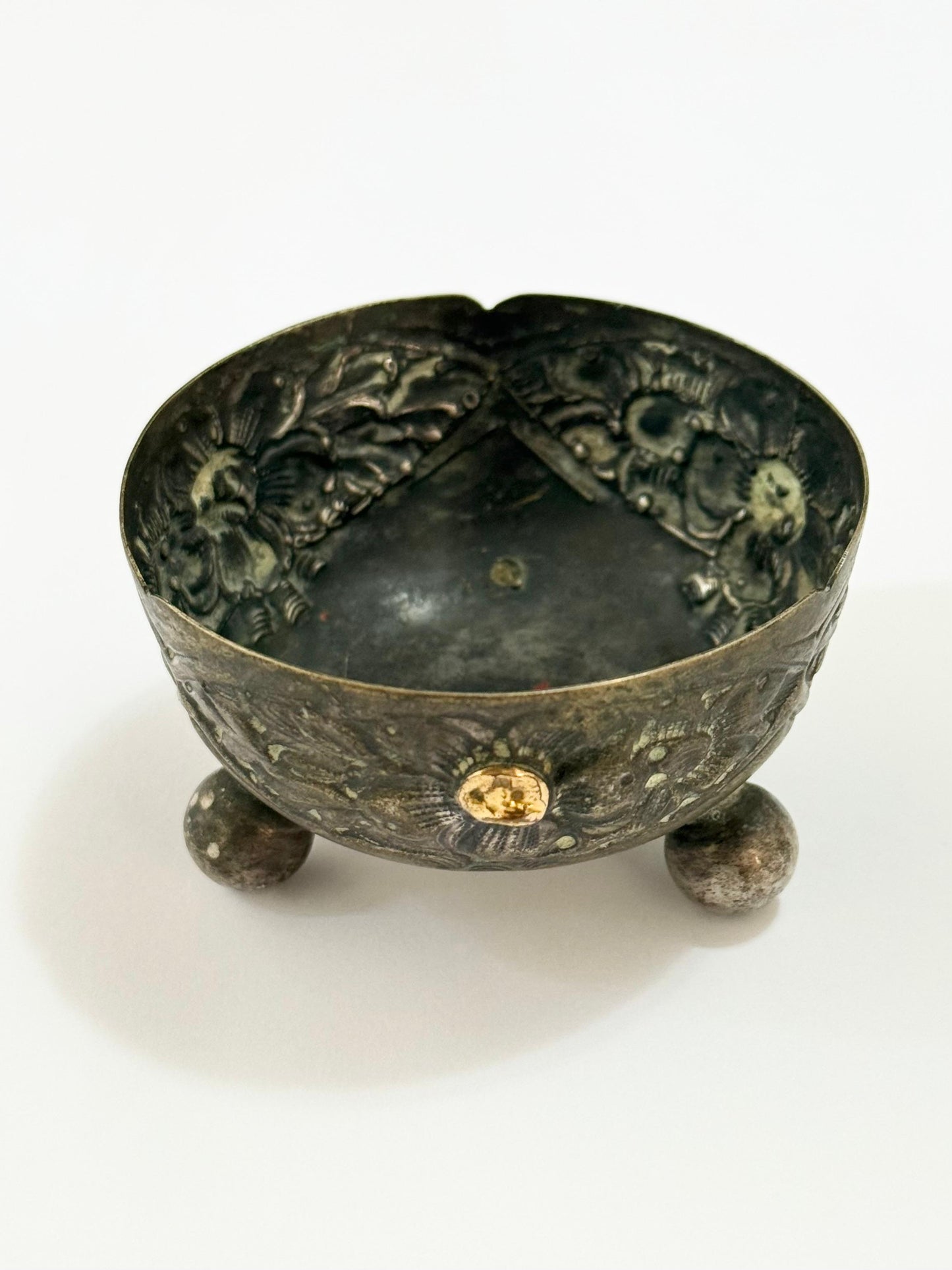 Antiga Tigela Artesanal Com Flores E Detalhes Dourados