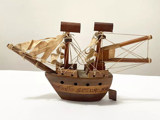 Antigo Barco A Vela Em Madeira Porto Seguro