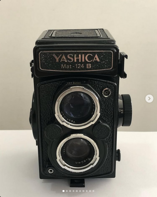 Câmera antiga Yashica Mat-124 B