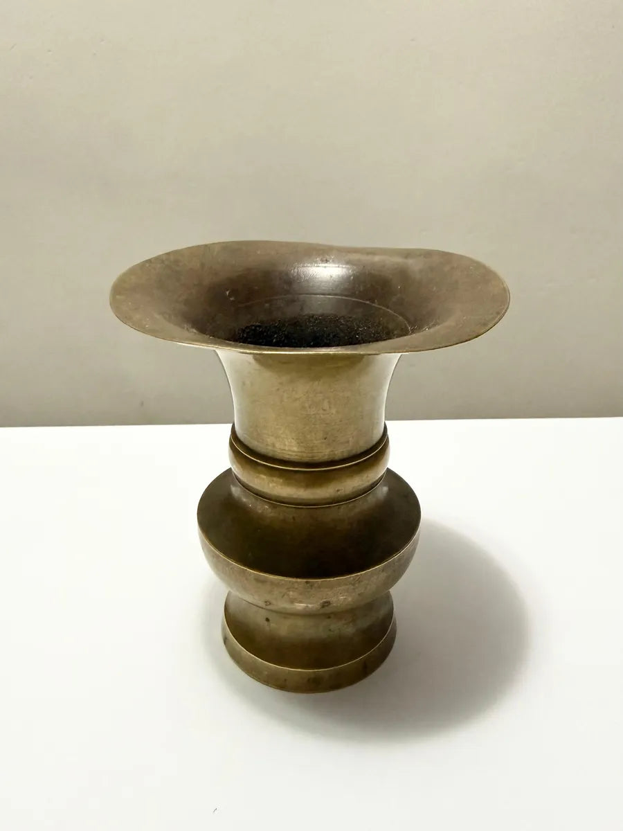 Castiçal Antigo Em Metal Dourado 9x8cm Bronze