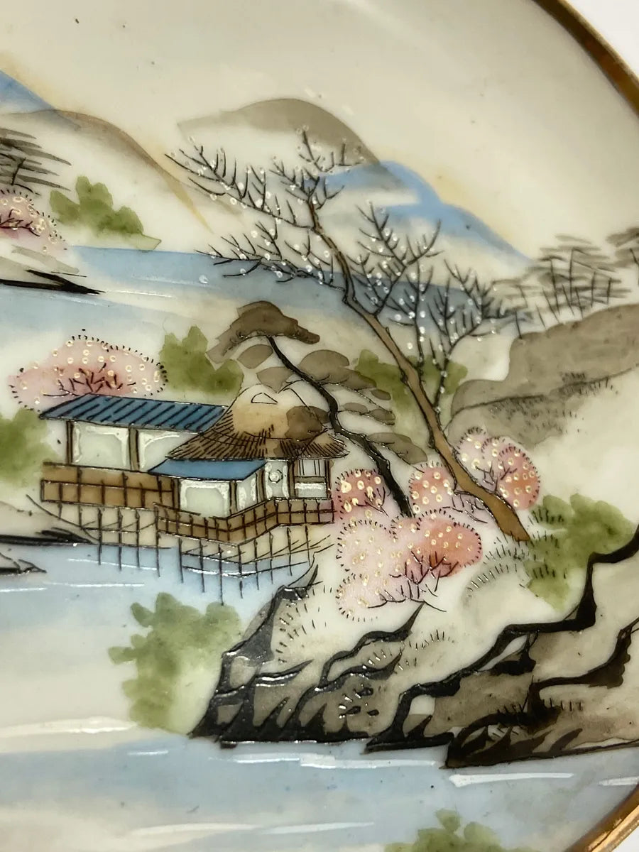 Prato Japonês Antigo Em Porcelana Pintado À Mão Colorido