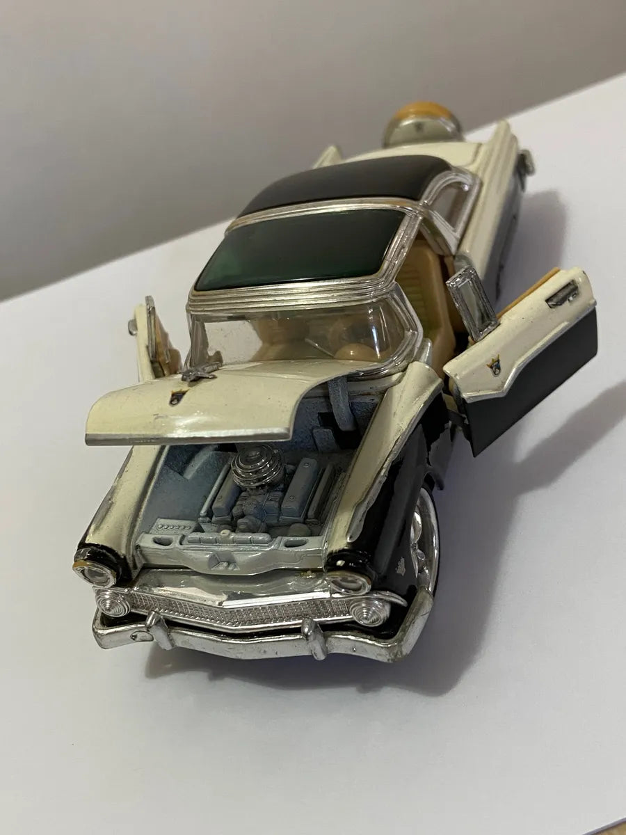 Antiga Miniatura Ford Fairlane Crown Victoria 1955 1:24 Branco