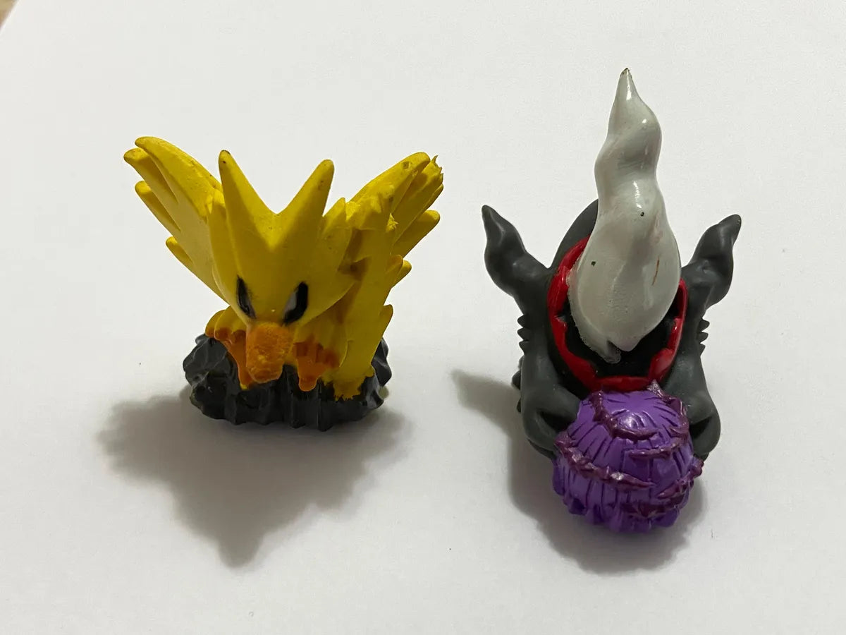 Miniaturas Pokémon Bandai Zapdos E Darkrai 2012
