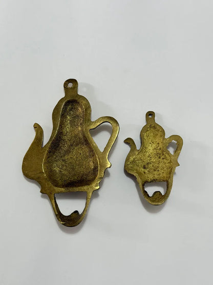 2 Ganchos De Parede Antigos Em Metal Dourado Formato Bule