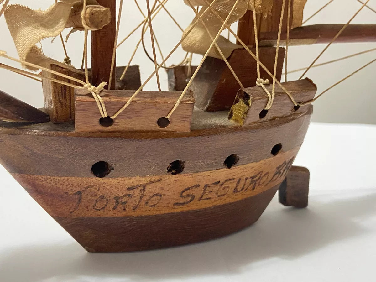 Antigo Barco A Vela Em Madeira Porto Seguro