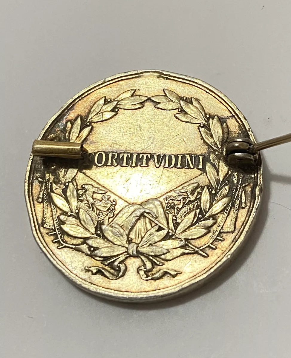 Medalha Antiga Broche Austria Bravura Primeira Guerra 1916