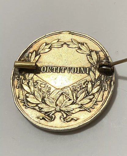 Medalha Antiga Broche Austria Bravura Primeira Guerra 1916