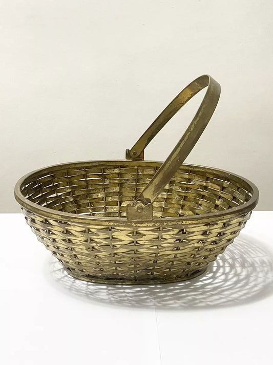 Cesta Antiga Dourada Oval Com Alça Em Metal