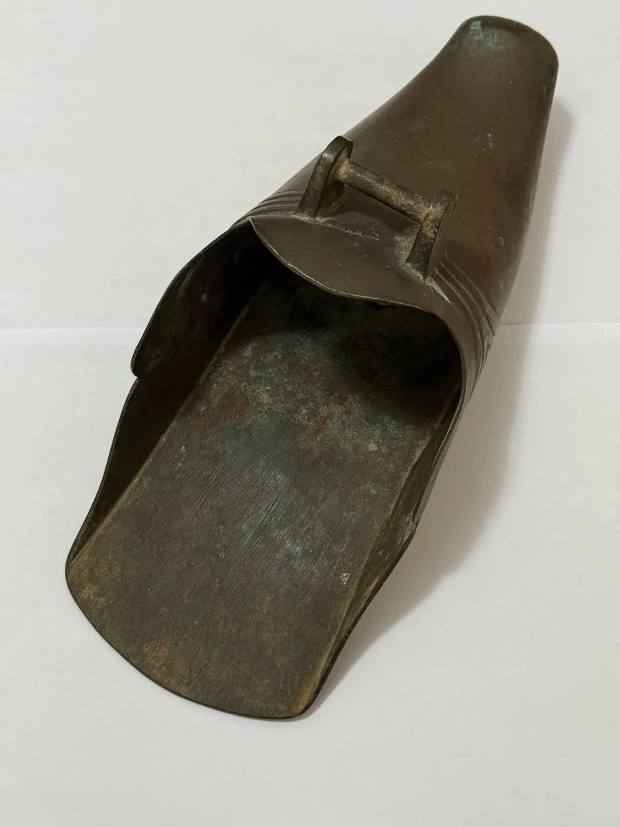 Antiga Floreira / Suporte De Parede Em Metal Formato Sapata