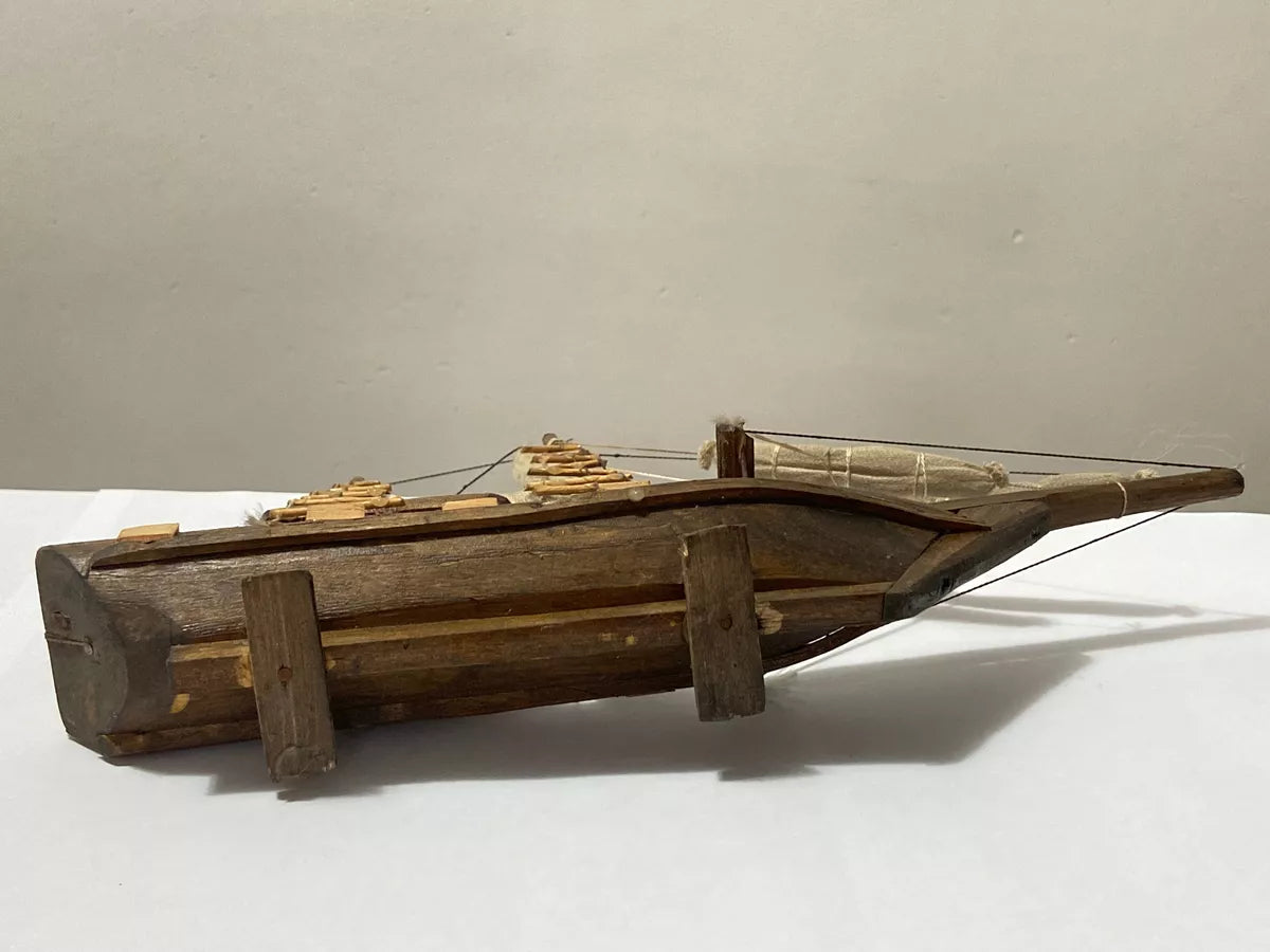 Antiga Miniatura De Navio Veleiro Artesanal Em Madeira