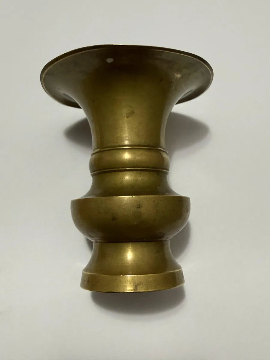 Castiçal Antigo Em Metal Dourado 9x8cm Bronze