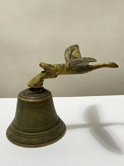 Sino Antigo De Bronze Com Pássaro Em Voo