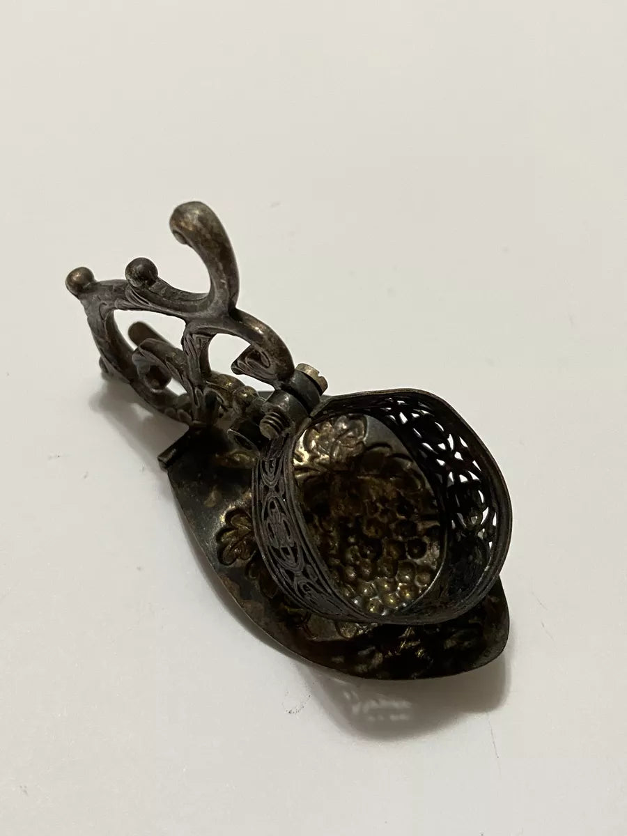 Tampa De Garrafa Cacho De Uva Prata Antiga