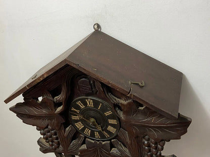 Relógio Cuco Antigo De Parede Marca H Em Madeira Entalhada Marrom Marrom