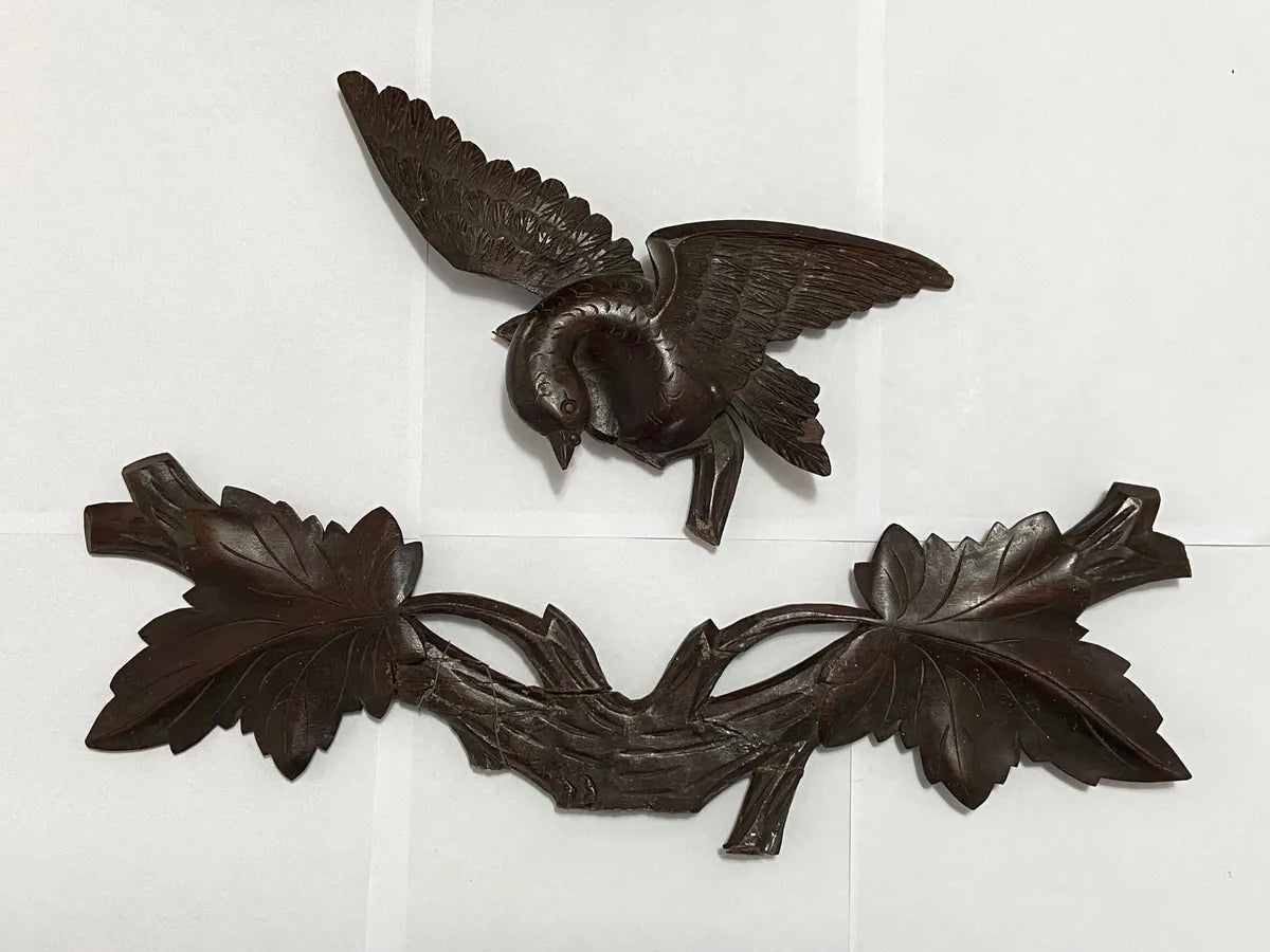 Relógio Cuco Antigo De Parede Marca H Em Madeira Entalhada Marrom Marrom