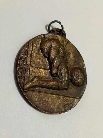 Medalha Antiga Futebol Bronze - Goleiro Em Ação