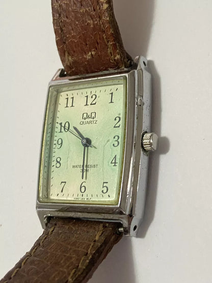 Relógio Antigo Q&q Quartz Japan Water Resistent