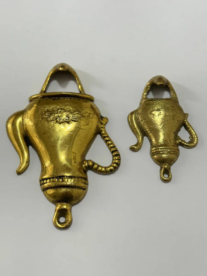 2 Ganchos De Parede Antigos Em Metal Dourado Formato Bule