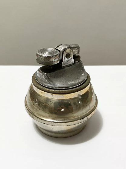 Isqueiro Antigo De Mesa Redondo Cor Prata