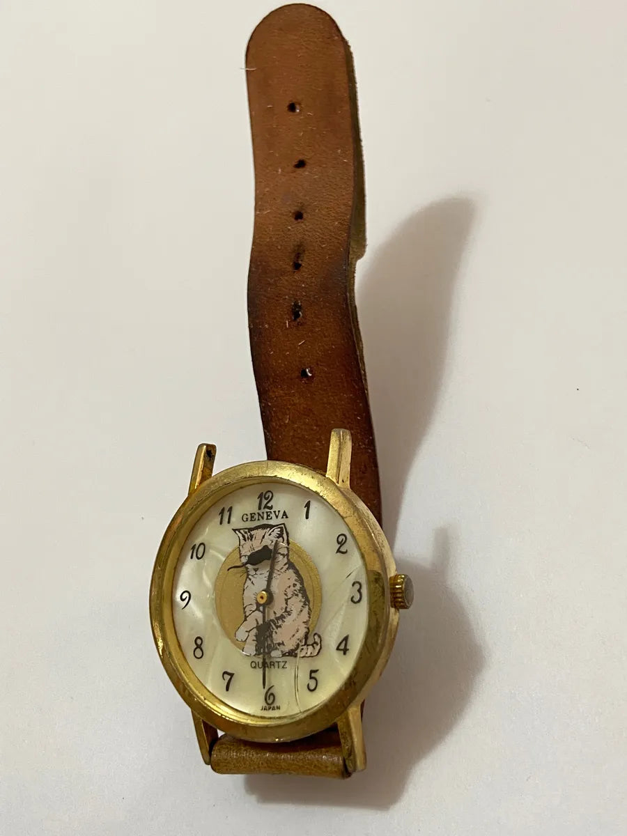 Relógio Antigo Geneva Gato Óculos Quartz Japan Dourado