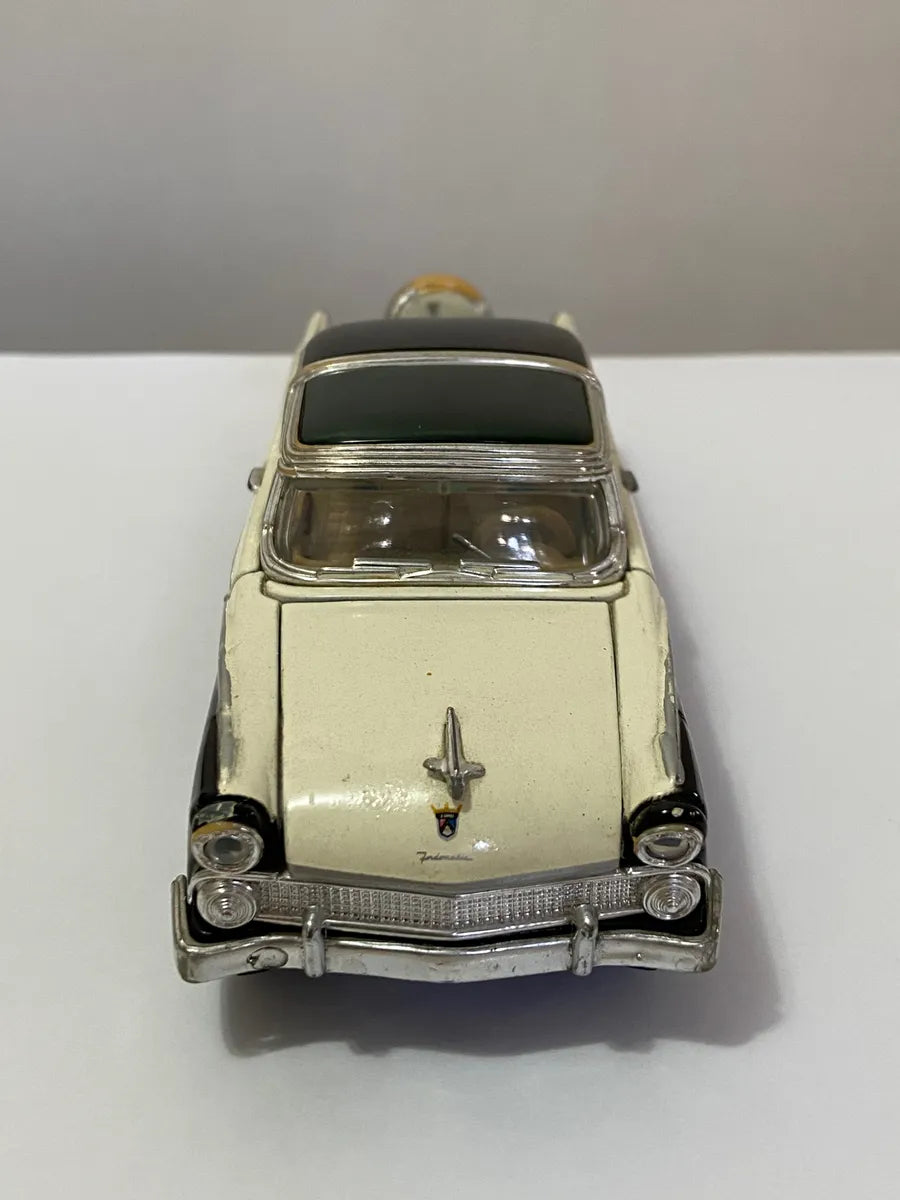 Antiga Miniatura Ford Fairlane Crown Victoria 1955 1:24 Branco