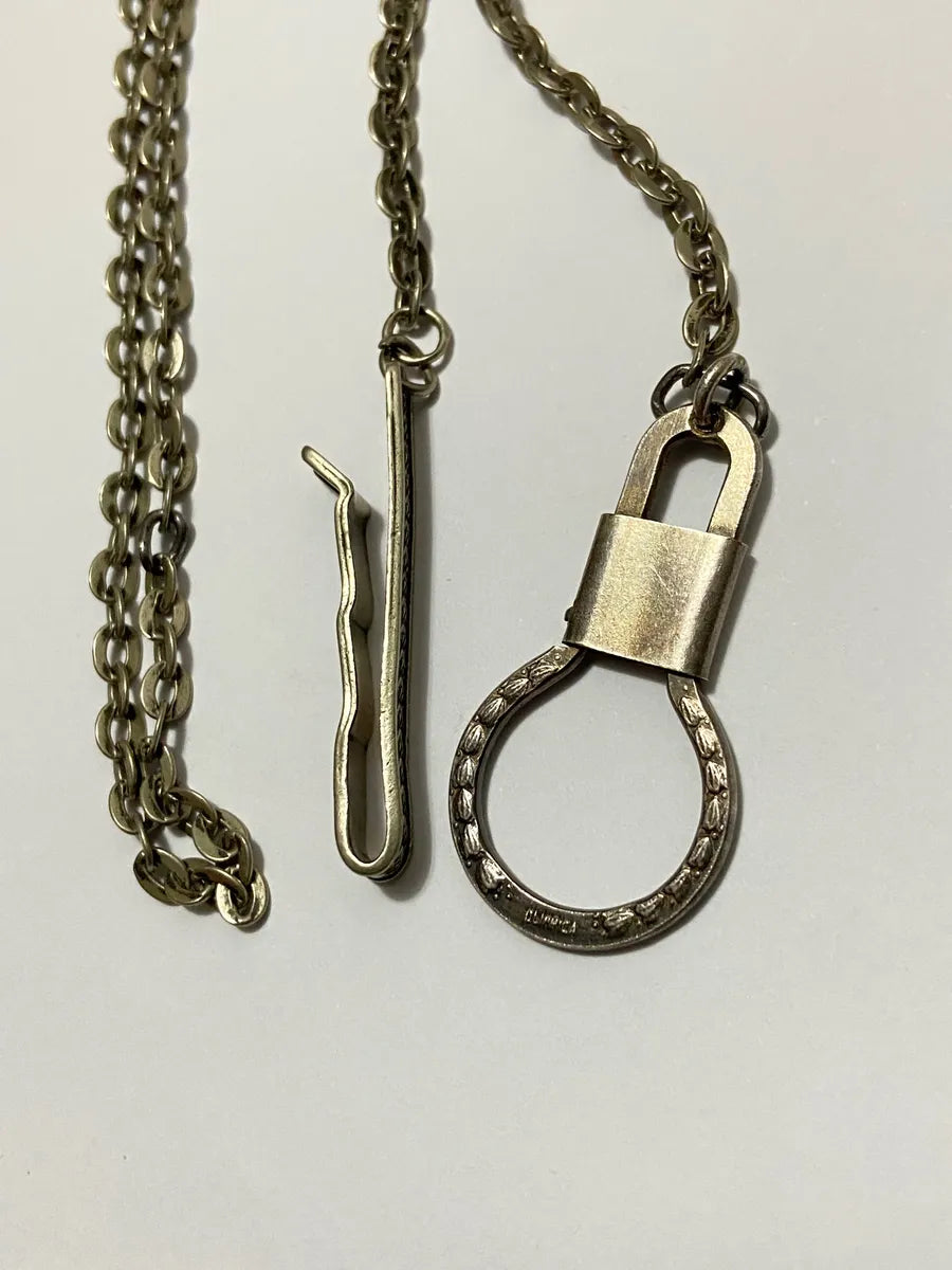 Prendedor De Gravata Antigo Com Corrente E Fecho Cor Prata Prateado