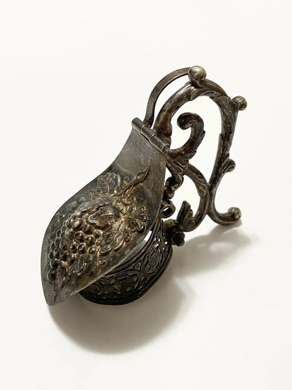 Tampa De Garrafa Cacho De Uva Prata Antiga